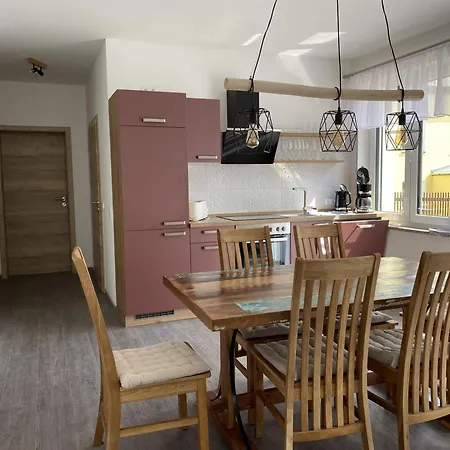 Barbarine Nyaraló *